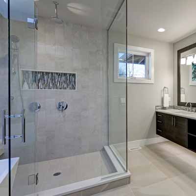 Shower with an elevated lip base